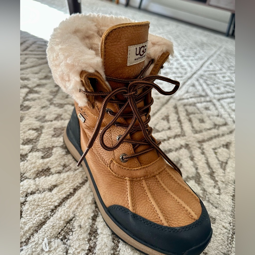 Ugg Adirondack iii winter boots (size 8) in Camel